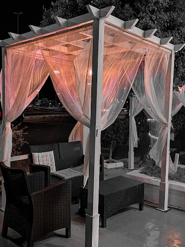 دي تي كافيه - الضيافة