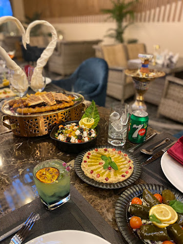 سفن جاردنز لاونج