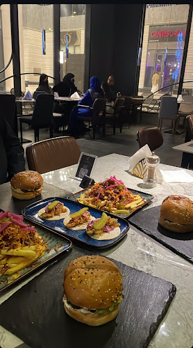 شرفات، الندى، الرياض 13317