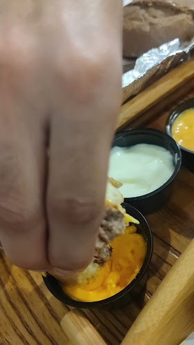 Comentarii opinii despre امريكانو برغر عالفحم منذ عام ١٩٧٩