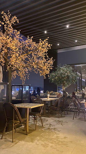 مونیز - الضيافة