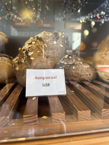 دير بيكر - الضيافة