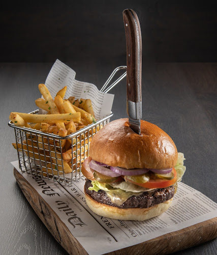 56 آڤنيو داينر