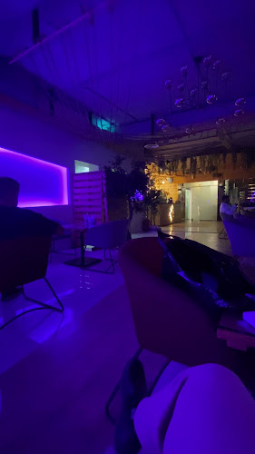 مزة عنب لاونج وكافيه - الرياض