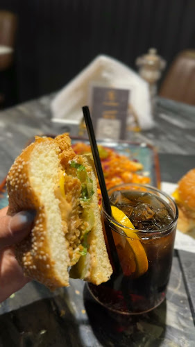 ان ات برجر - الضيافة