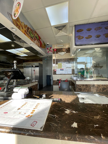 فلافل وشاورما على كيفك