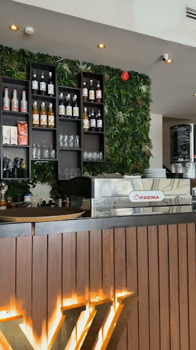 Opinii despre لاونج البيت الابيض în الرياض - الضيافة