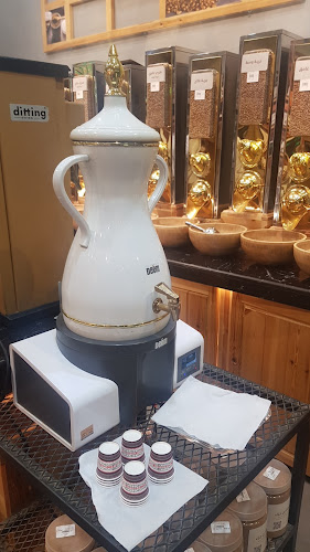 بن جزاء للتمور والقهوة - الضيافة