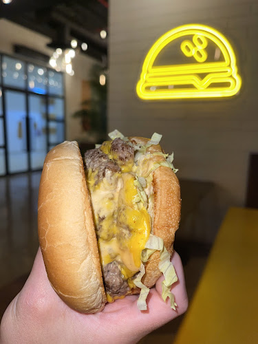 Opinii despre دبل تشيز بليز în جدة - الضيافة