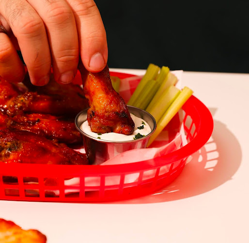 بيتزا 911 - الضيافة