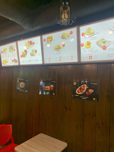 مركز عطا الله التجاري، طريق الكورنيش الفرعي، الشاطئ، جدة 23611