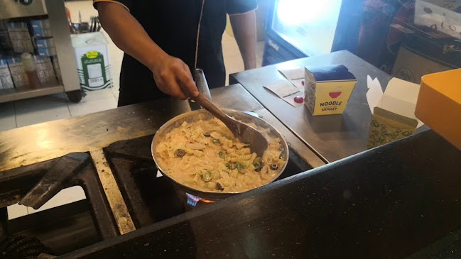 مطعم مقلاة المكرونة - الضيافة