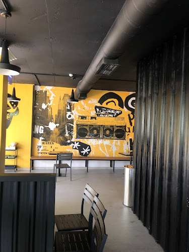 Yellow cap pizza Co. - الضيافة