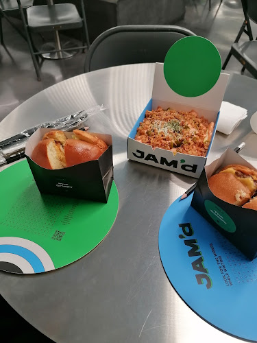 اس سكويرز الراكة - الضيافة