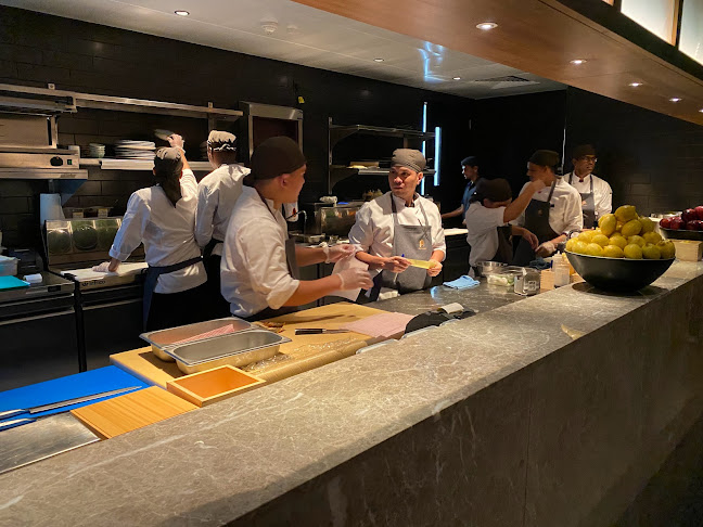 مطعم سوموسان - الضيافة