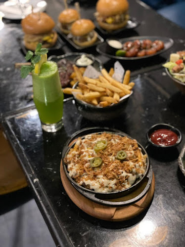 Abu Bakr Street، الياسمين، الرياض 13326