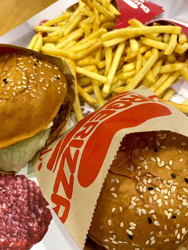 برغرايززر - الضيافة