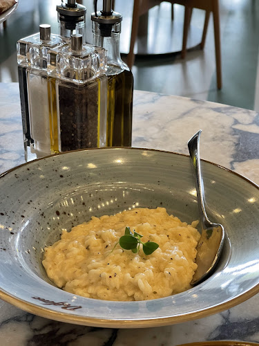 دلفينو - الرياض