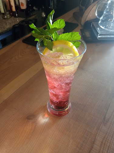 Opinii despre مزة عنب لاونج وكافيه în الرياض - الضيافة