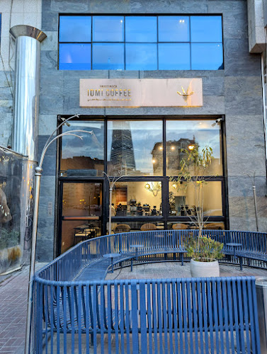 ادمي قهوة و محمصة