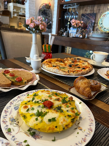 LaFamiglia Bistro Cafe لافاميليا بيسترو كافيه