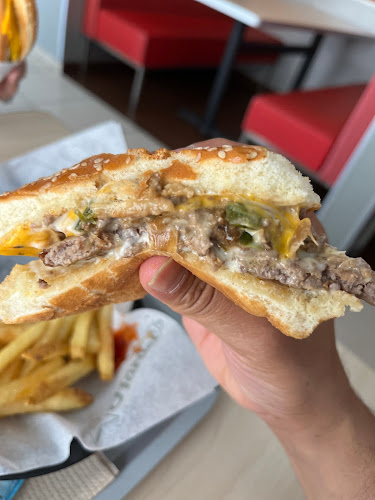 Opinii despre Hardee's în الخبر - الضيافة