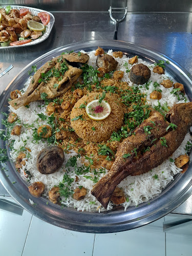 Opinii despre مطعم موج وبحر للمأكولات البحرية în الدمام - الضيافة