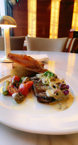 مونیز - الضيافة