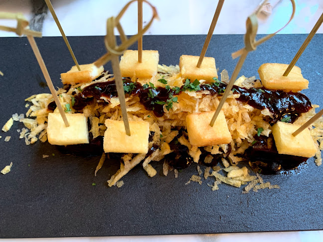 مونیز - الضيافة