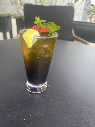 Moons & Tunes Restaurant & Cafe. مطعم ومقهي مونز اند تونز كافيه - الضيافة