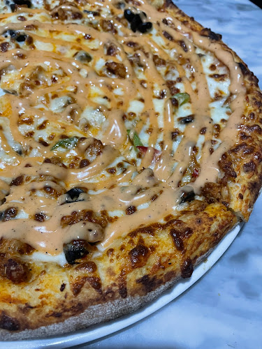 Opinii despre Pizza Lava, Alshorfa بيتزا لافا, فرع الشرفة în نجران - الضيافة