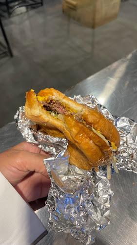 Opinii despre أصل البرجر - ASL ALBURGER în أبها - الضيافة