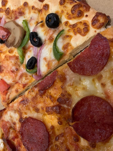 ليتل سيزرز بيتزا!