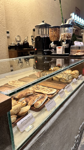 طريق الملك عبدالعزيز، الوردتين، أبها 62521