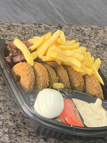 فلافل وشاورما على كيفك - المبرز