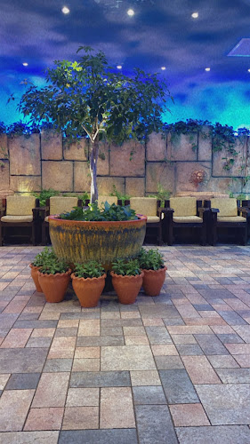 طريق الكورنيش، الحمراء، Al Hamraa Center 7169، جدة