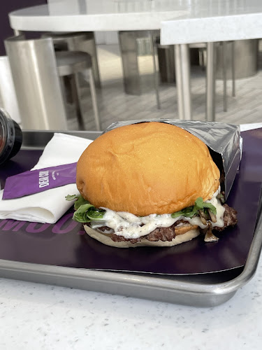 دير كاو - الضيافة