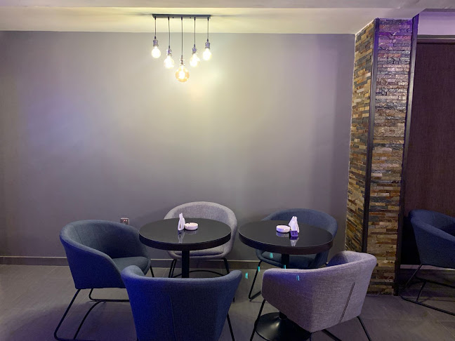 طاولة كافيه