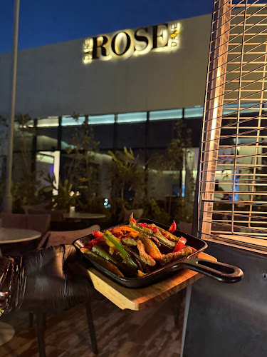 ‏ROSE Restaurant & Cafè مطعم و مقهى روز