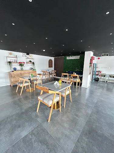 إميلين - الضيافة