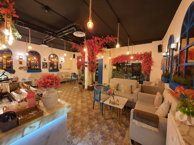 كوفي ميكانوس - الضيافة