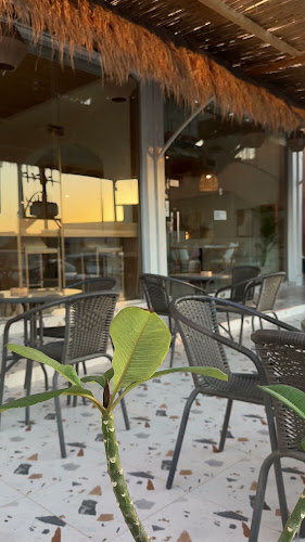 Opinii despre PLUME CAFE بلوم كافيه în ينبع - الضيافة