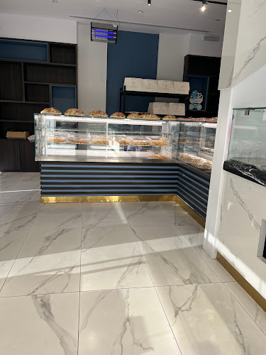 حلويات لاروشيه/فرع البيعة La Roche Sweets - الضيافة