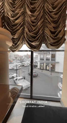 Comentarii opinii despre مطعم شرفة الهند