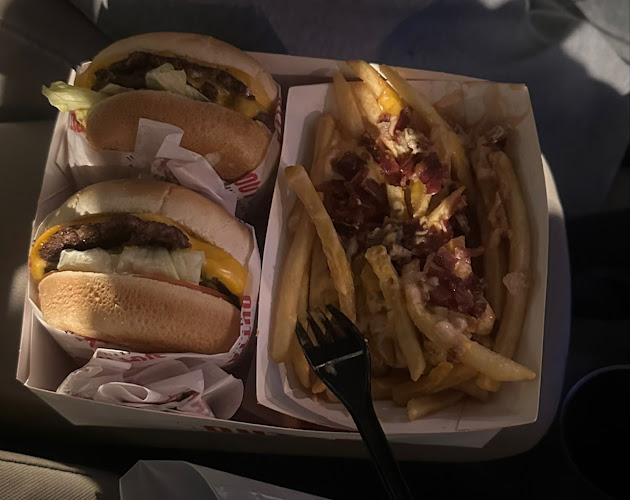 شارع الأمير مقرن بن عبدالعزيز، النزهة، الرياض 12211