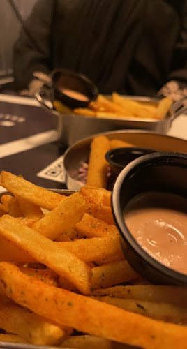 مطعم وقود الشاطئ "فيول" - القطيف‎