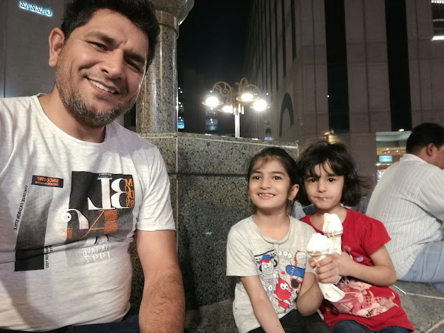 Con Ice Cream Wala - الضيافة