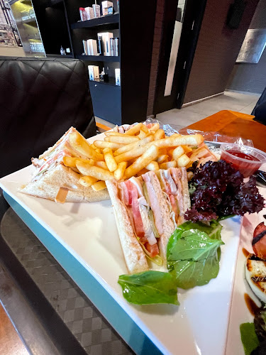 ميكيل كوفي - الضيافة