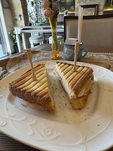 Comentarii opinii despre LaFamiglia Bistro Cafe لافاميليا بيسترو كافيه