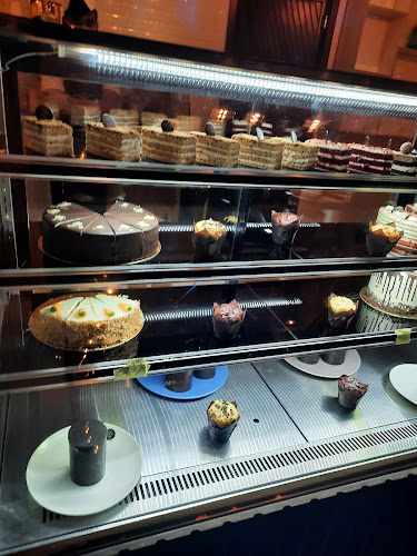 HIROLA CAFE - تبوك